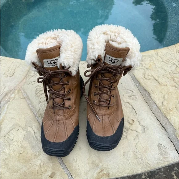 Women’s Ugg Boots - Picture 1 of 3